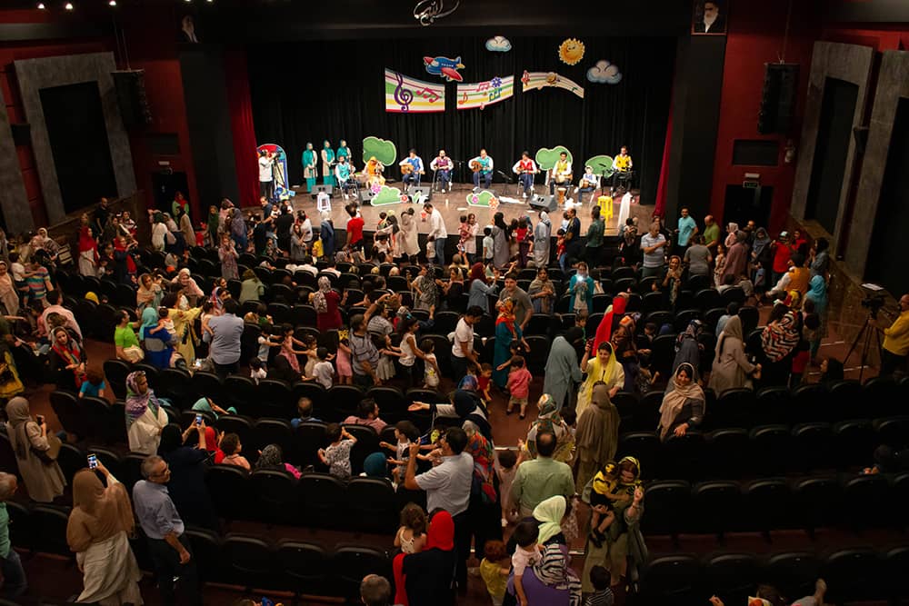 ترانه جیرجیرک/ترانه سرا:آزاده فرهنگیان/ملودی:سیاوش طاهریان/تنظیم: سروش حاتمی آذر